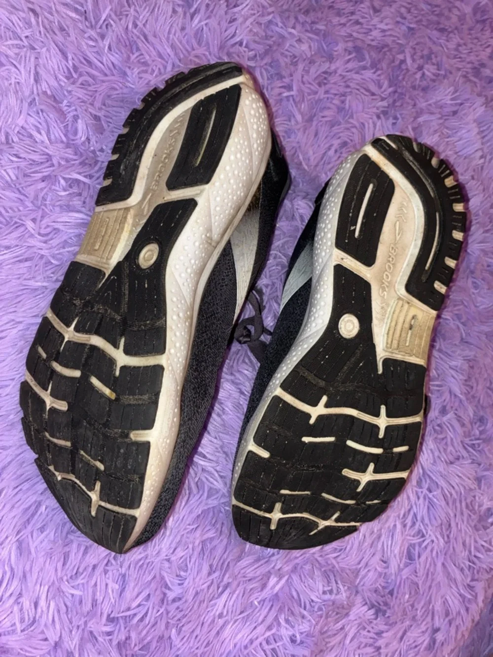 Brooks Ghost Black White Cushioned Mesh Low Top Running Sneakers - Picture 3 of 6